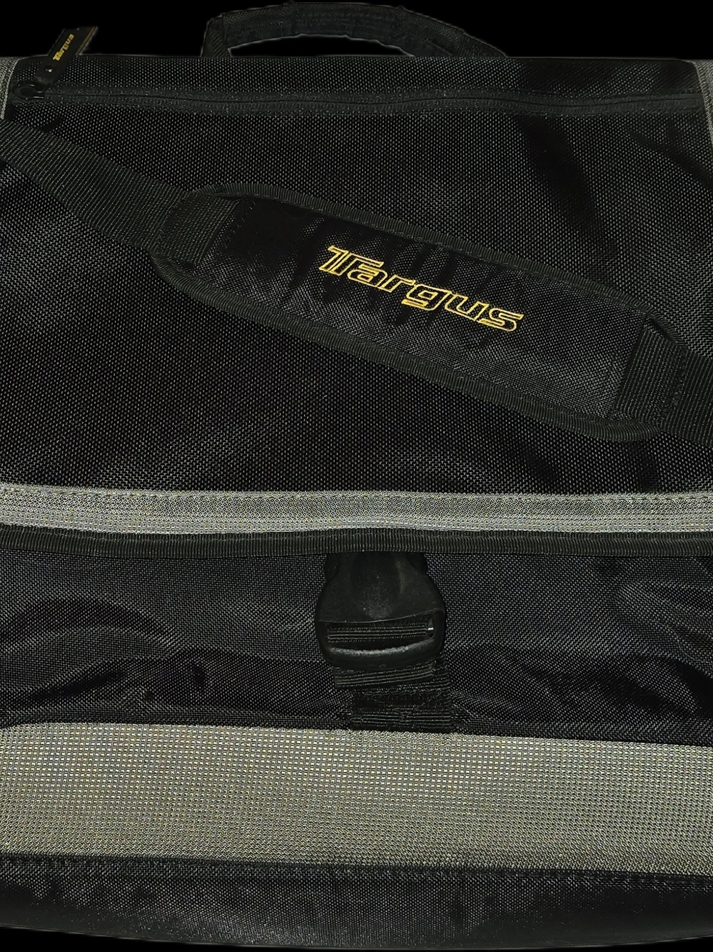Targus Black and Gray 17" Laptop Messenger Bag